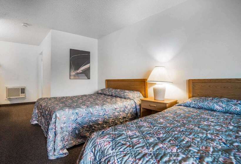 모텔 Rodeway Inn & Suites