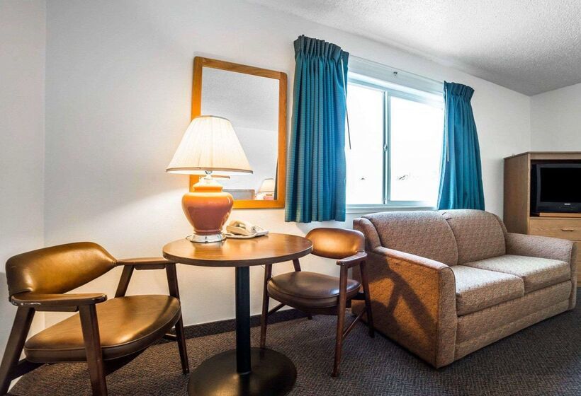 모텔 Rodeway Inn & Suites