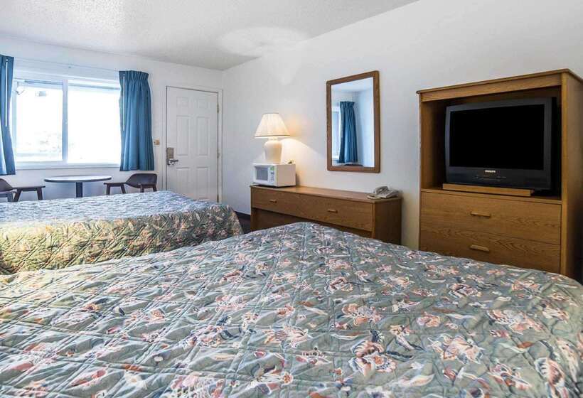 모텔 Rodeway Inn & Suites