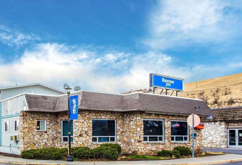 모텔 Rodeway Inn & Suites