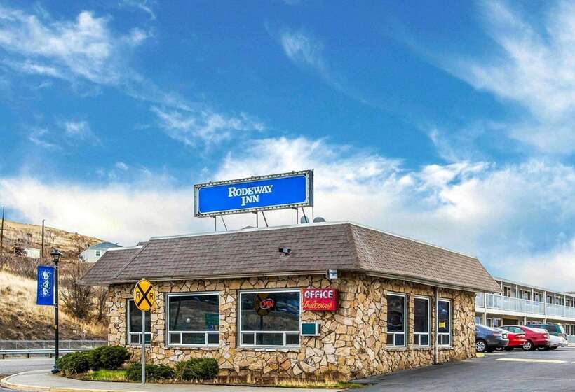모텔 Rodeway Inn & Suites