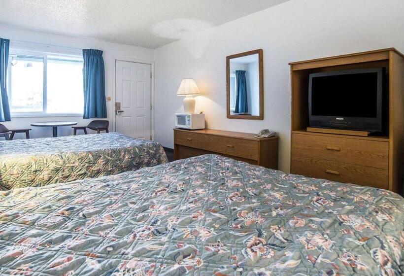 모텔 Rodeway Inn & Suites