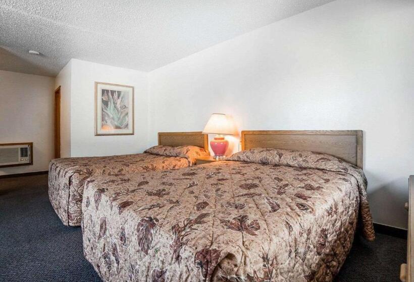 모텔 Rodeway Inn & Suites