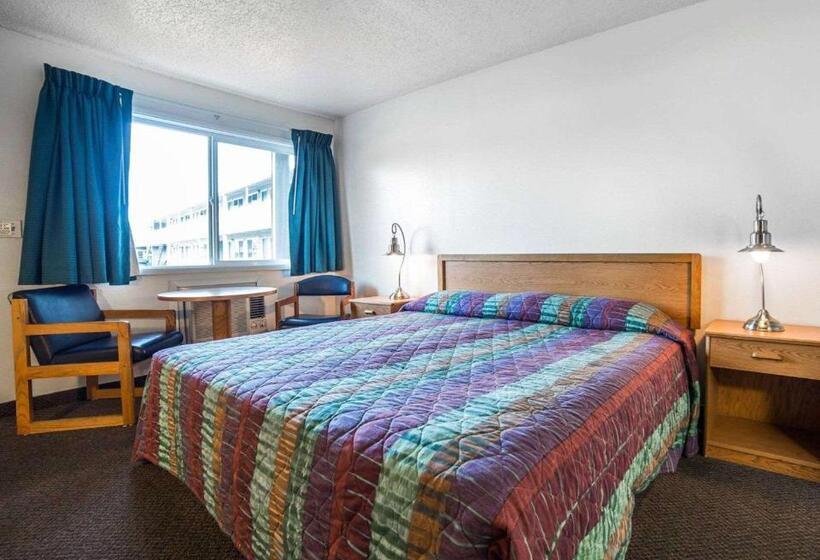 모텔 Rodeway Inn & Suites