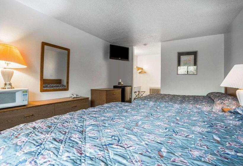 모텔 Rodeway Inn & Suites