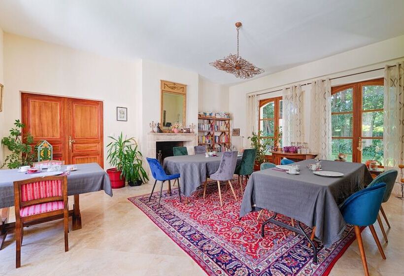 مبيت وإفطار Domaine De La Tour