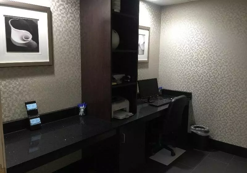 Holiday Inn Express Hotel & Suites Sanford, An Ihg