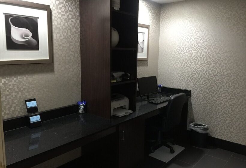 Holiday Inn Express Hotel & Suites Sanford, An Ihg