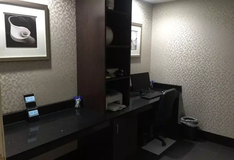 Holiday Inn Express Hotel & Suites Sanford, An Ihg