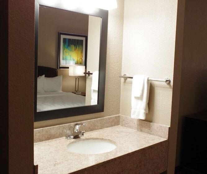 هتل Baymont By Wyndham O Fallon St. Louis Area