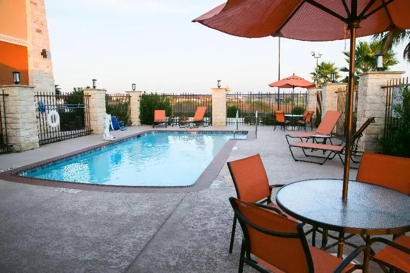 בית מלון כפרי Best Western Plus Longhorn Inn & Suites