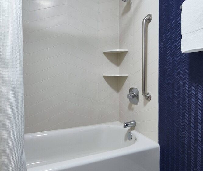 בית מלון כפרי Fairfield Inn & Suites Detroit Livonia