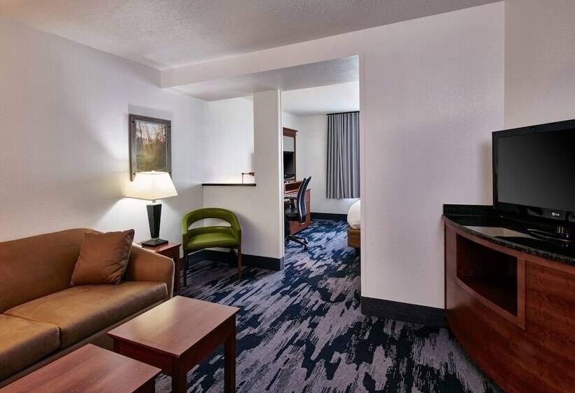 בית מלון כפרי Fairfield Inn & Suites Detroit Livonia