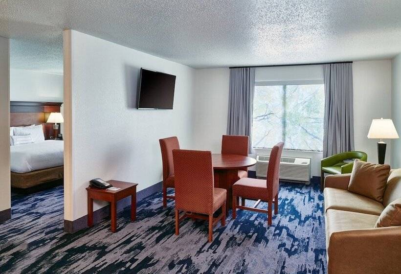 בית מלון כפרי Fairfield Inn & Suites Detroit Livonia
