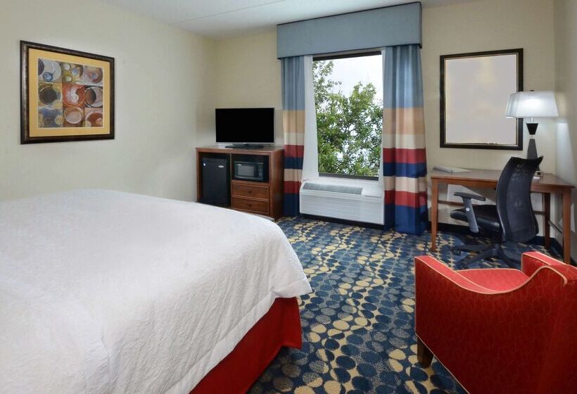 هتل Hampton Inn & Suites Lynchburg