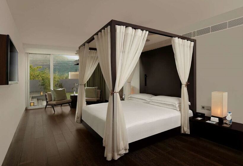 هتل Hilton Shillim Estate Retreat & Spa