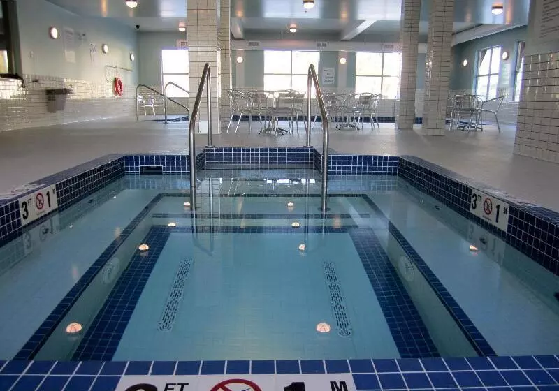 Hotel Holiday Inn Express Golden Kicking Horse, An Ihg