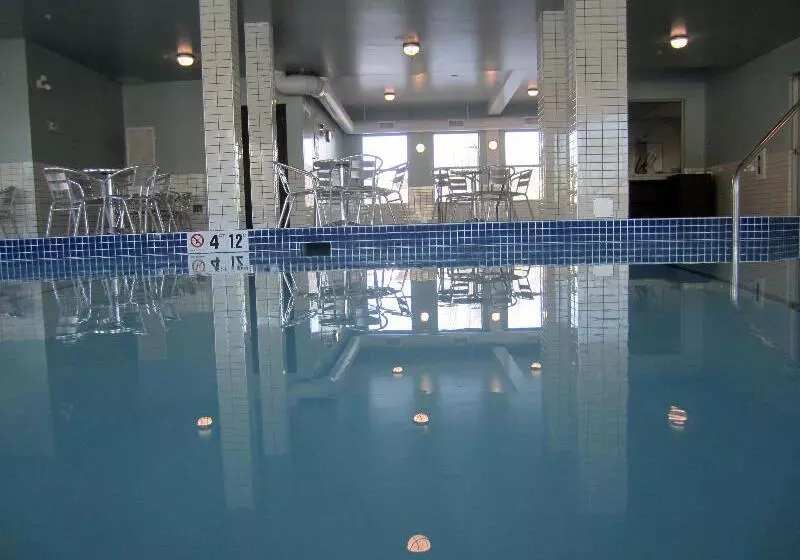 Hotel Holiday Inn Express Golden Kicking Horse, An Ihg