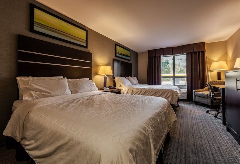 هتل Holiday Inn Express Golden Kicking Horse, An Ihg