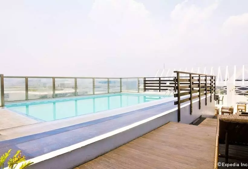 Microtel By Wyndham Mall Of Asia