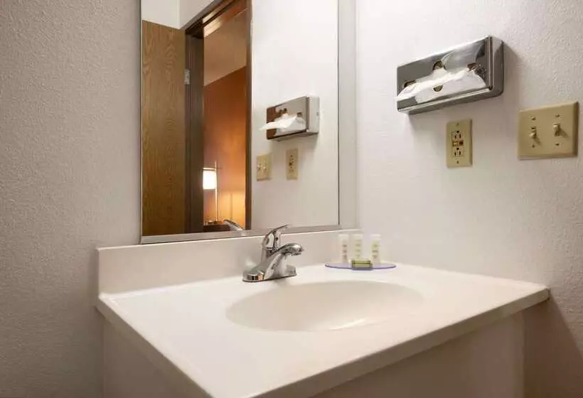 모텔 Super 8 By Wyndham Peoria