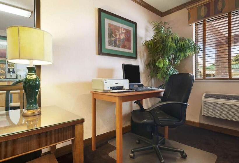 모텔 Super 8 By Wyndham Peoria