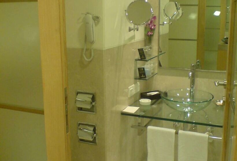 إقامة Residency Sarovar Portico