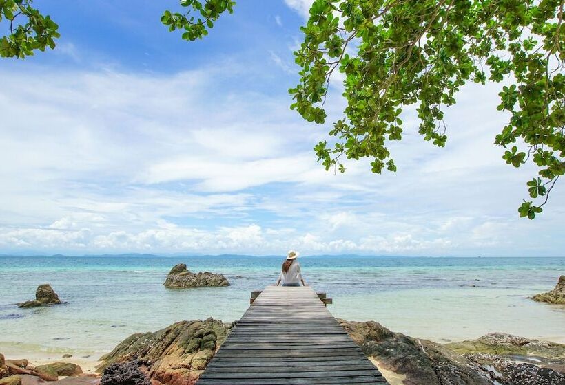 استراحتگاه Koh Munnork Private Island