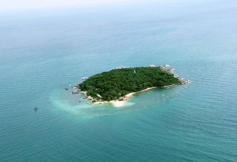 استراحتگاه Koh Munnork Private Island