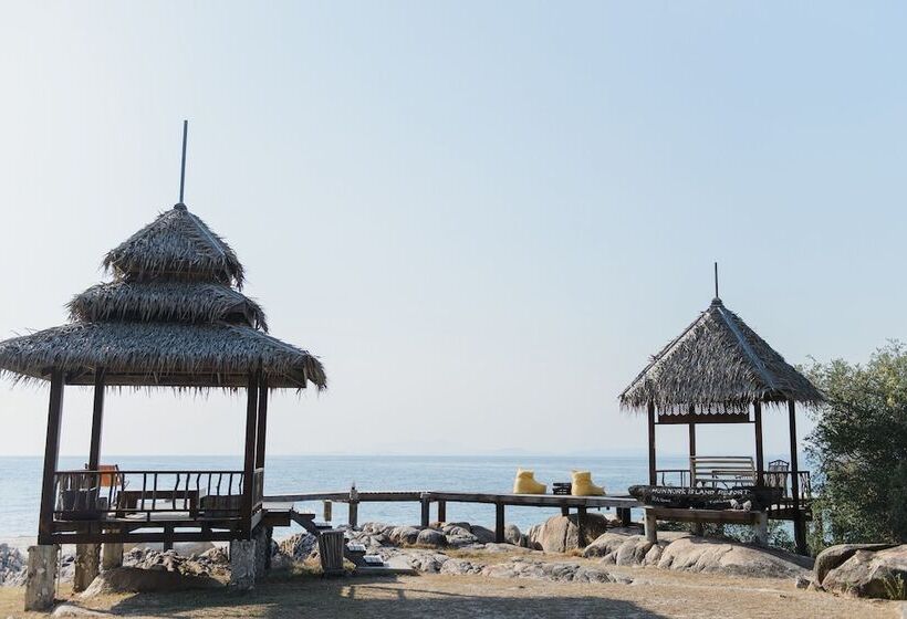 استراحتگاه Koh Munnork Private Island