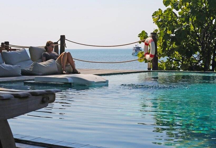استراحتگاه Koh Munnork Private Island