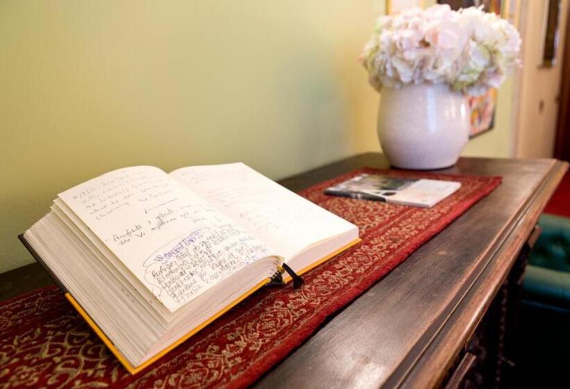 Bed and Breakfast Diamantino Town House