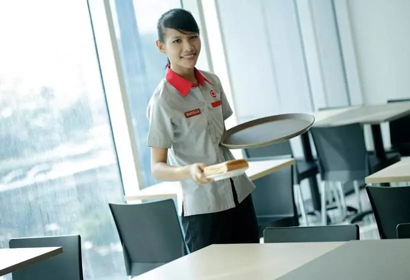 Amaris Hotel Seasons City