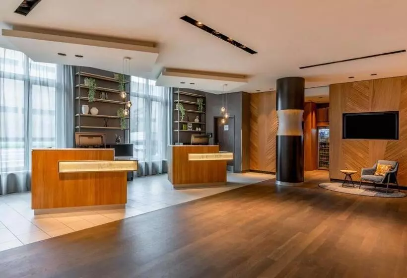 ホテル Courtyard By Marriott Cologne