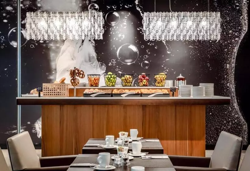ホテル Courtyard By Marriott Cologne