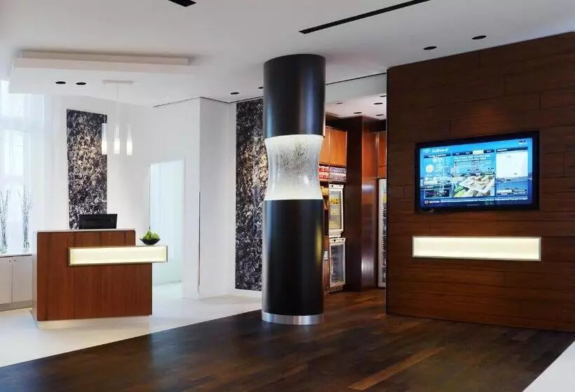 ホテル Courtyard By Marriott Cologne