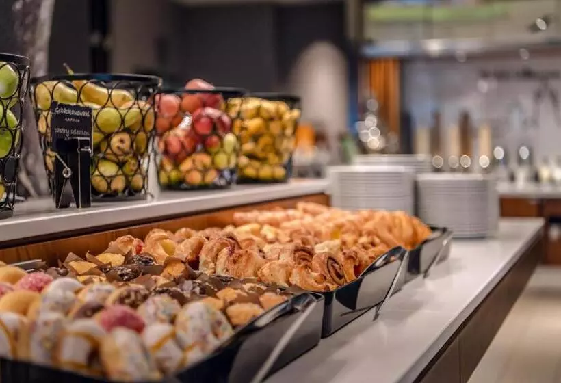 ホテル Courtyard By Marriott Cologne