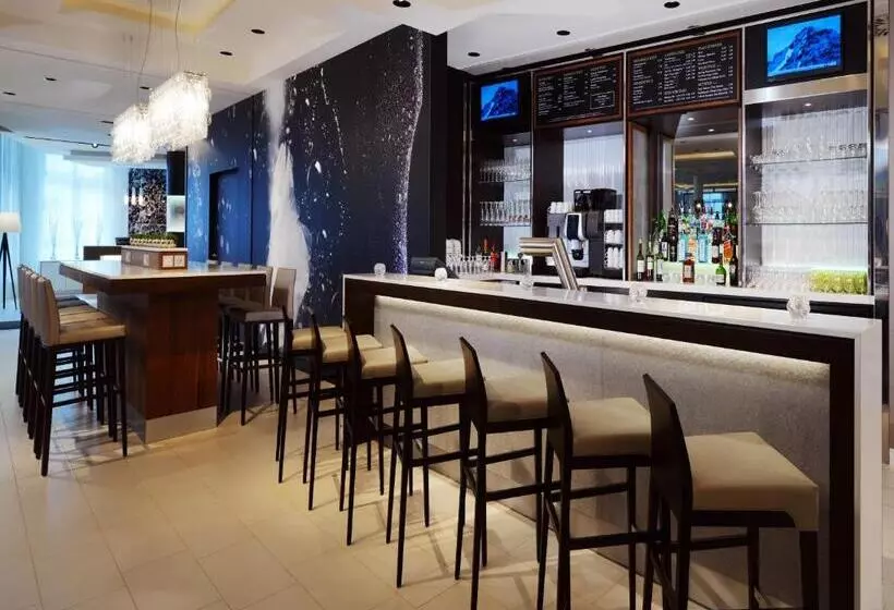 ホテル Courtyard By Marriott Cologne