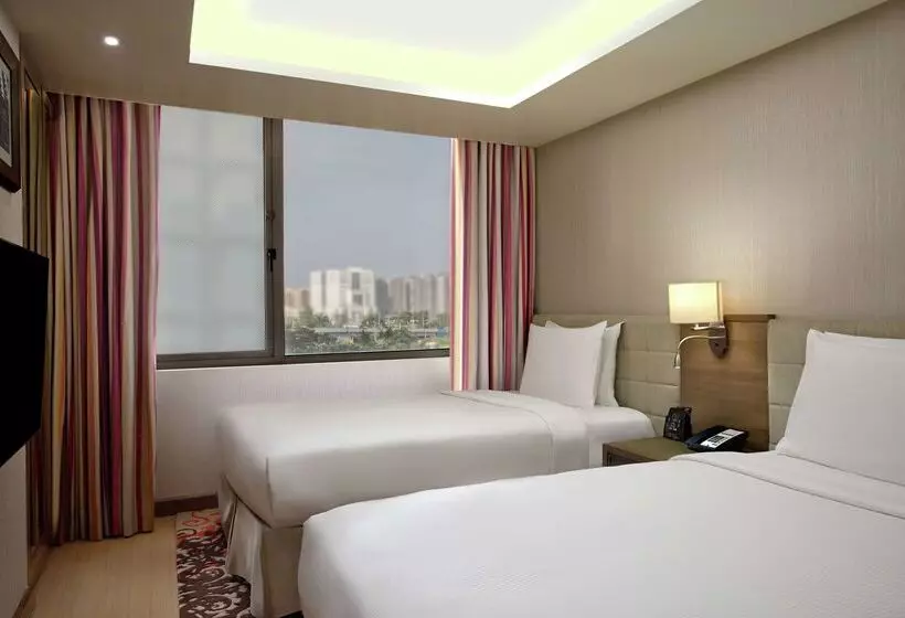 호텔 Doubletree Suites By Hilton Bengaluru Outer Ring Road