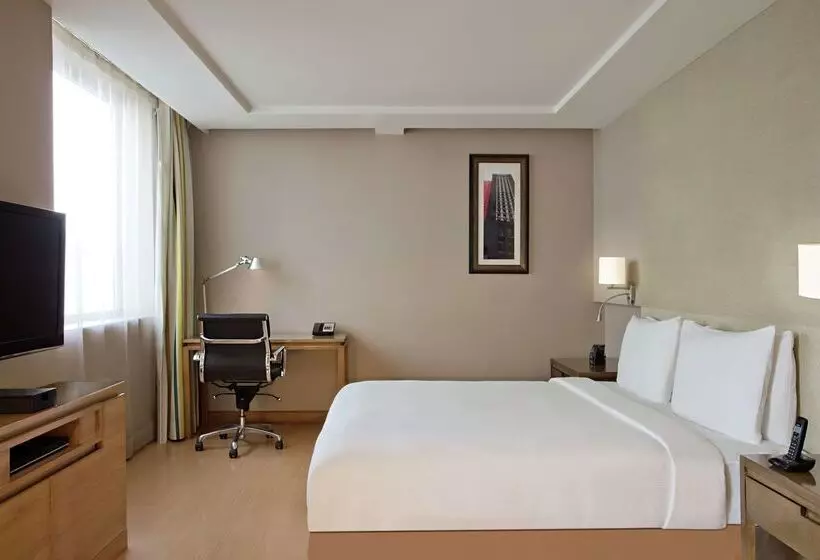 호텔 Doubletree Suites By Hilton Bengaluru Outer Ring Road