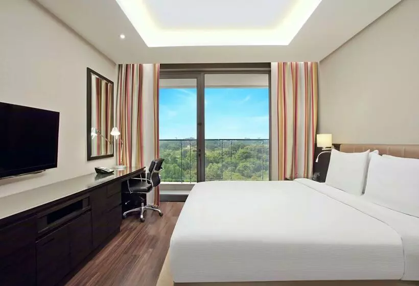 호텔 Doubletree Suites By Hilton Bengaluru Outer Ring Road