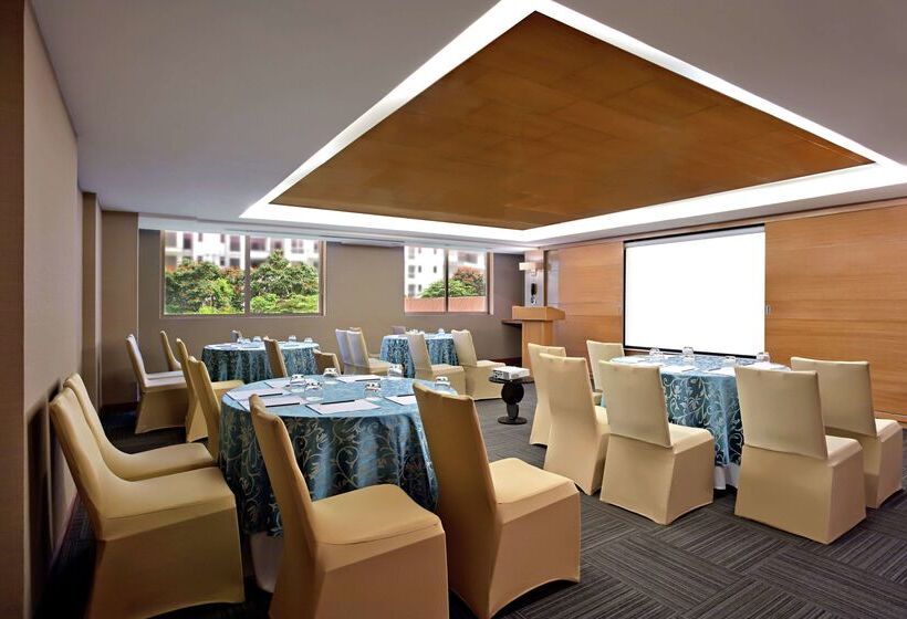 בית מלון כפרי Doubletree Suites By Hilton Bengaluru Outer Ring Road