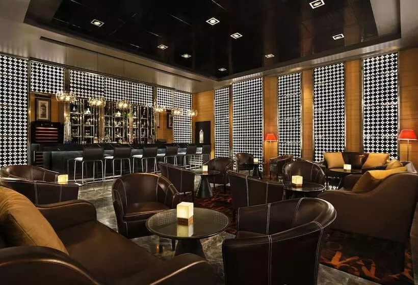 호텔 Doubletree Suites By Hilton Bengaluru Outer Ring Road