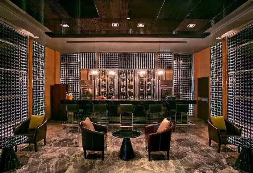 호텔 Doubletree Suites By Hilton Bengaluru Outer Ring Road