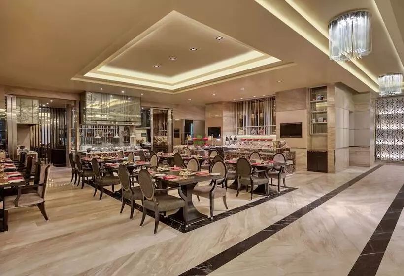 호텔 Doubletree Suites By Hilton Bengaluru Outer Ring Road