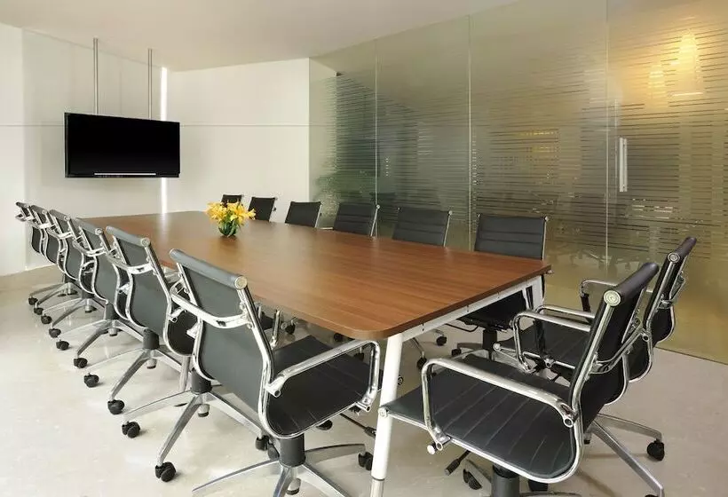 Hotel Four Points By Sheraton Ahmedabad