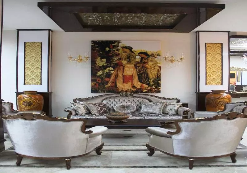 هتل Grand Corner Boutique