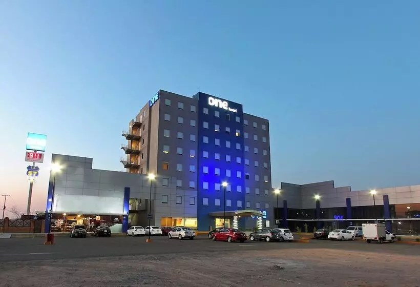 Отель One Queretaro Aeropuerto