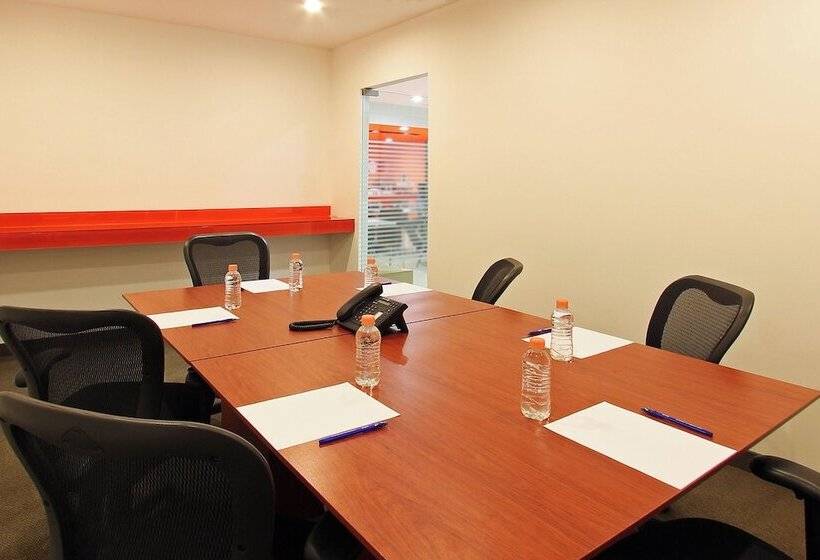 فندق One Queretaro Aeropuerto