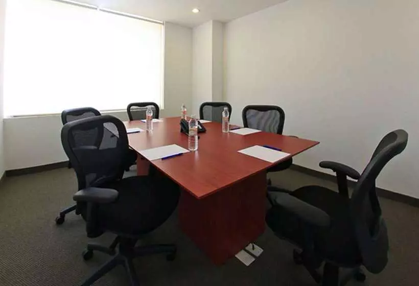 Отель One Queretaro Aeropuerto